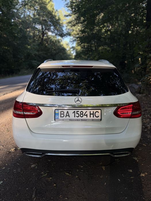 Mercedes-Benz C 220d 2018 • 2.2 Diesel