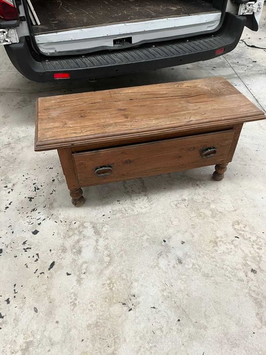 Mobiliário Antigo em Carvalho Maciço