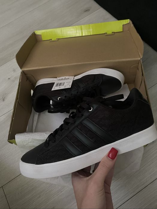 Кеди adidas новенькі, без дефектів, розмір 39 (24,5 см) купляла за 1750 крон