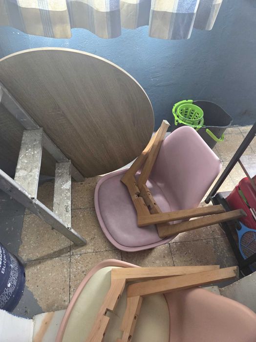 Mesa e duas cadeiras