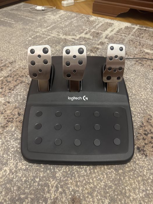 Кермо logitech g29 сімрейсінг є гарантія стан ідеал!!!