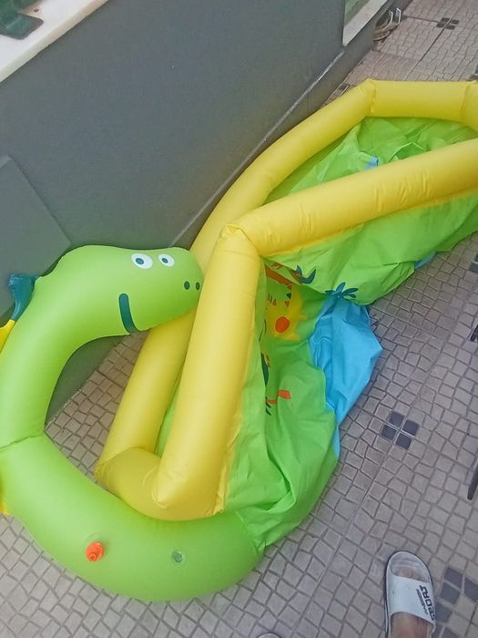 Vendo piscina usada uma vez