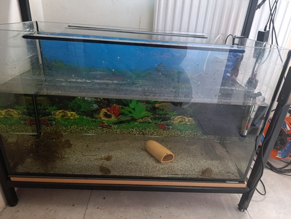 Stelaż metalowy plus 3 akwaria Aquael