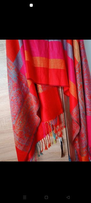 Piękny duży szeroki szal