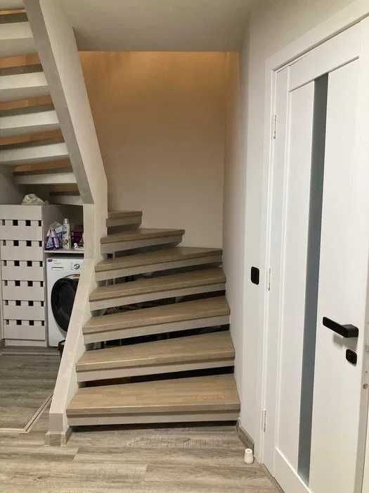 Продаж сучасного 2-поверхового котеджу у КМ Сметана, с. Бірки.