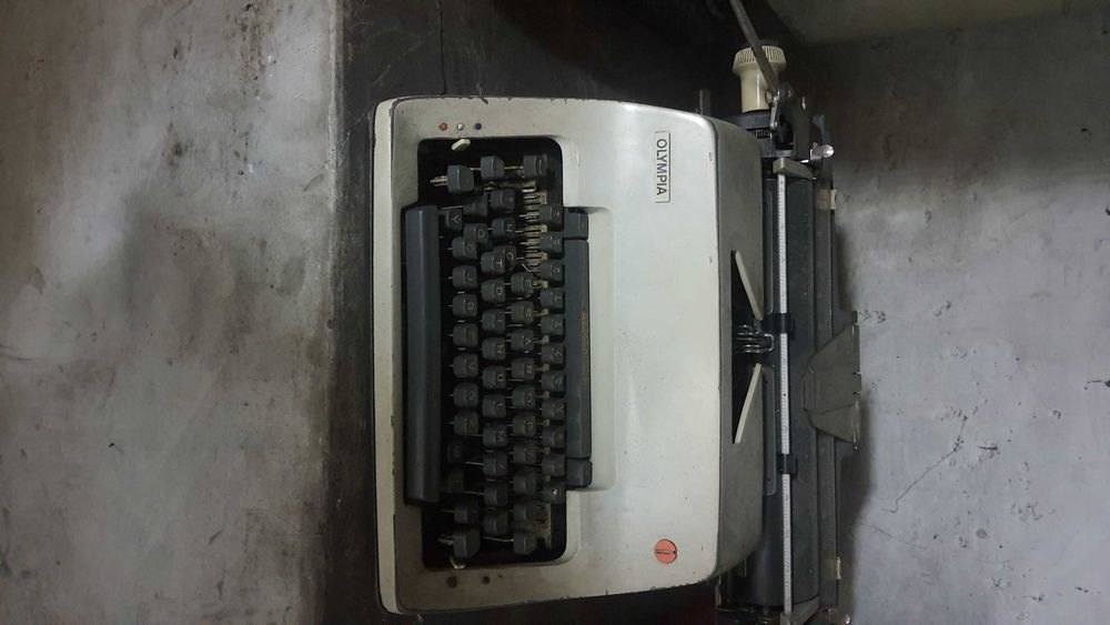 Maquinas de escrever antigas marcas Halda Olympia e Philips