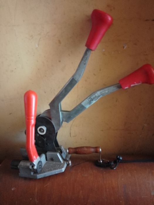 Станок для стяжки ленты