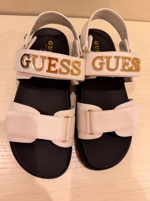 Жіночі босоніжки guess