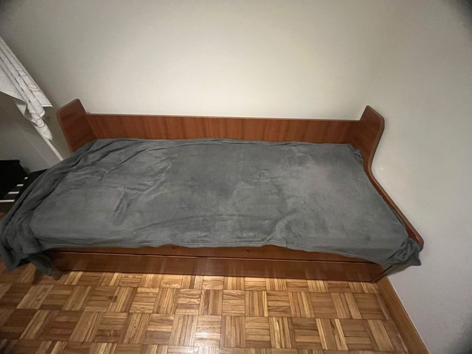 Cama dupla de madeira