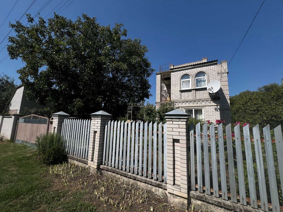 Продаж двоповерхового цегляного будинку, с.Хмельовик Є ВІДЕООГЛЯД
