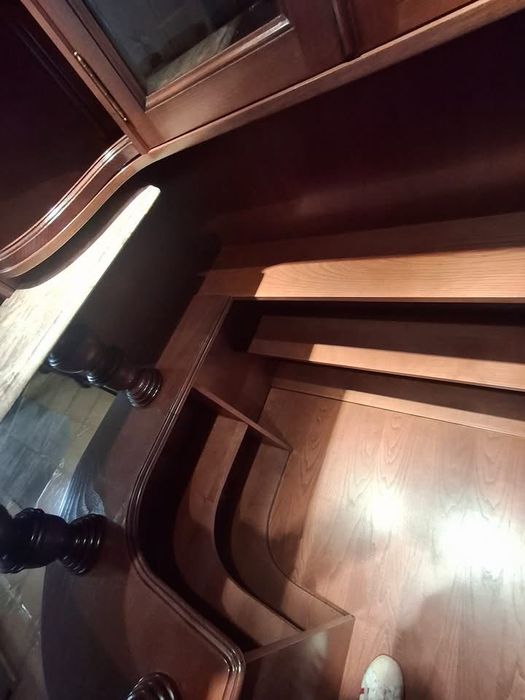 Movel de madeira com bar