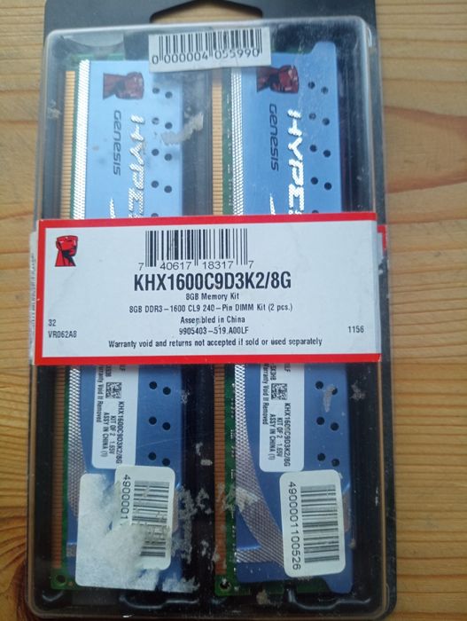 Оперативна память Kingston дві по 4гб кожна