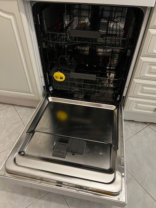 Máquina de Lavar Louça Whirlpool 6º Sentido – Excelente estado.