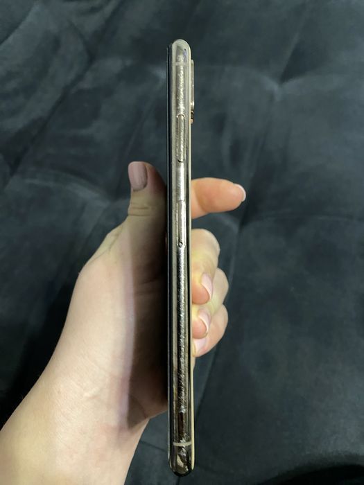 Продам два айфони 10/8 , робочі !є момєнти !