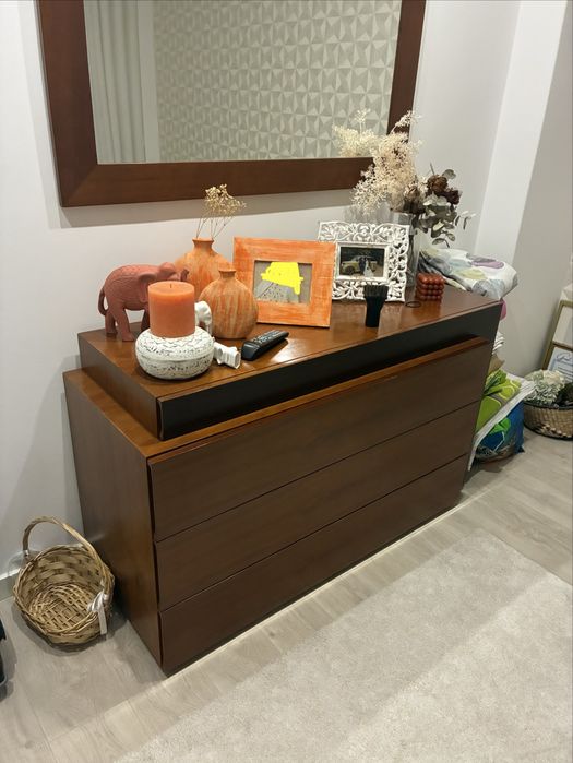 Cómoda em Cedro Acetinado 130X75X50