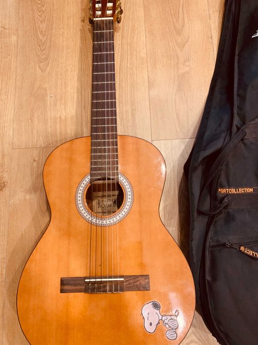guitarra acústica marca Pablo Romero como nova, com capa
