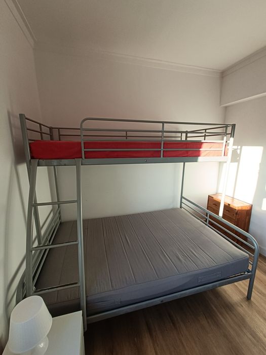 Cama de casal beliche com 2 colchões