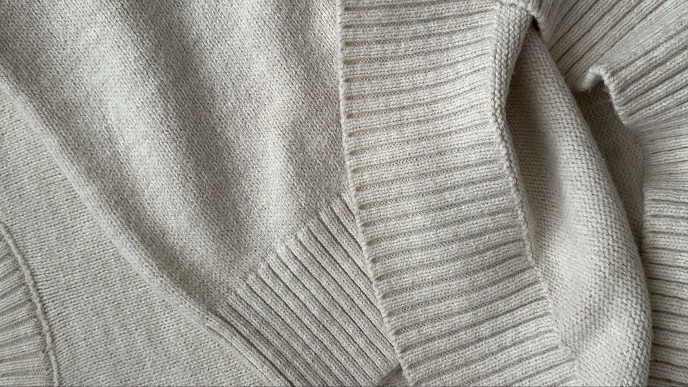 Жіночій теплий світер