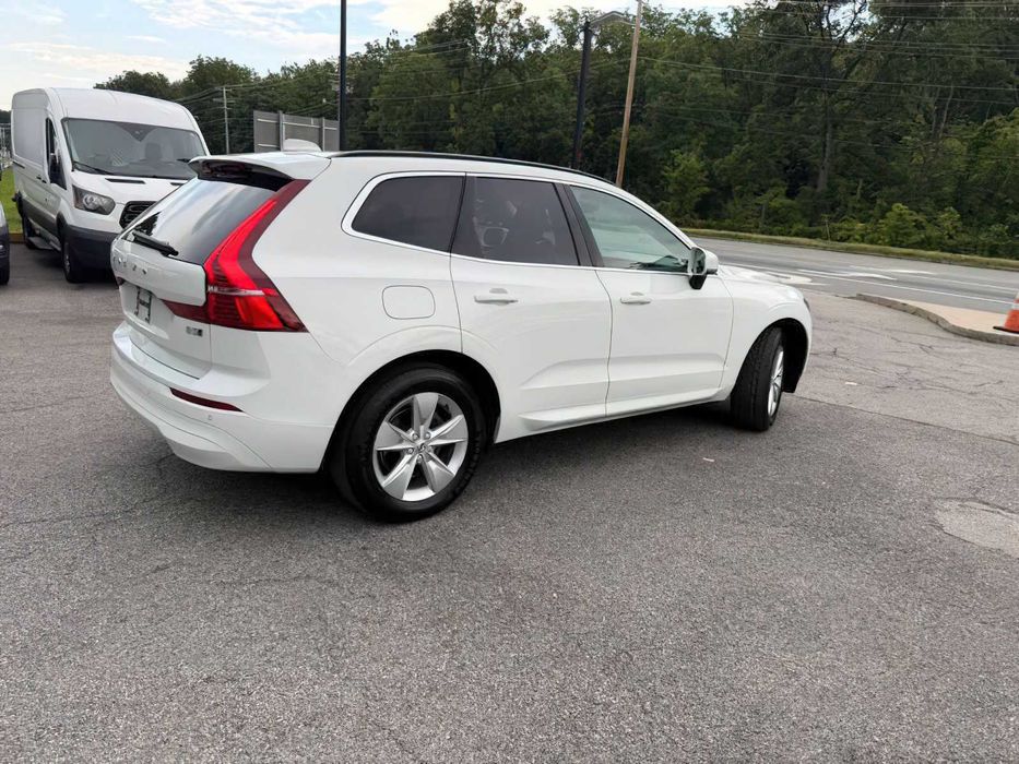 Volvo XC60 B5 Momentum      2022