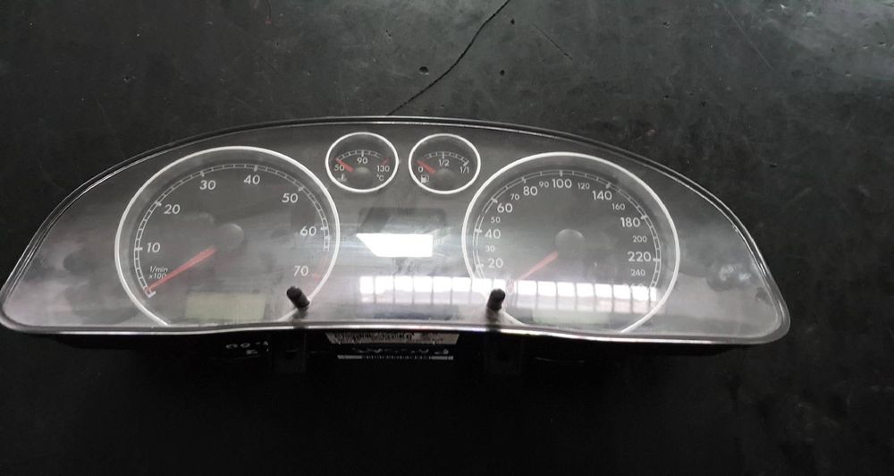 Quadrante / painel de instrumentos VOLKSWAGEN Passat (3B3)