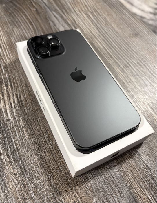 iPhone 16 Pro Max 256 GB — Black Titanium у гарному стані