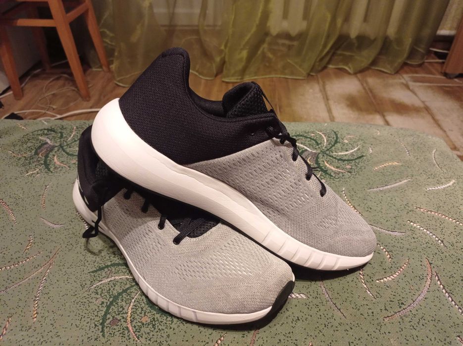 Кроссовки Under Armour( оригинал) фирменные размер-46 стелька-30см