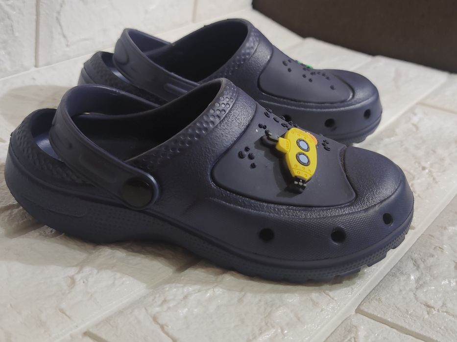 Крокси сабо сандалі з наліпками і мігалкой, розмір 26
Crocs
Підписатис