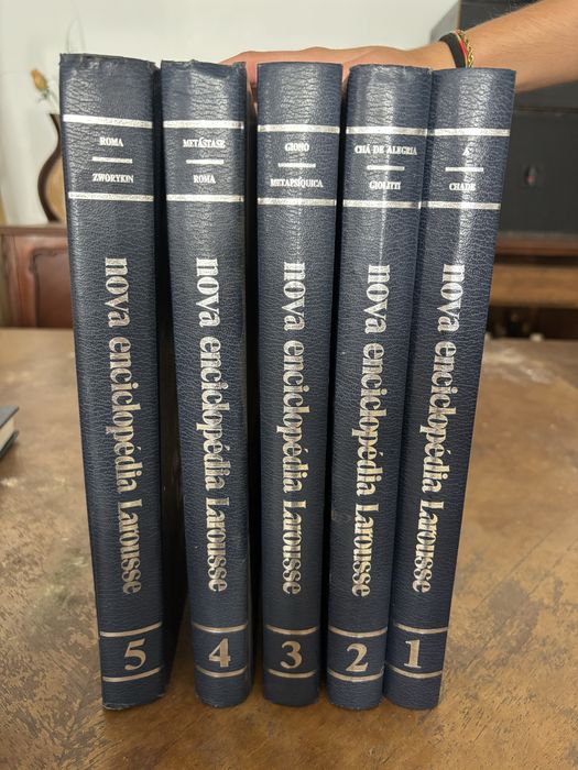 Coleção Nova Enciclopédia Larousse
