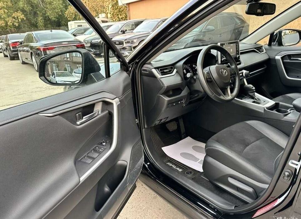 Toyota RAV4  2022 стан ідеал