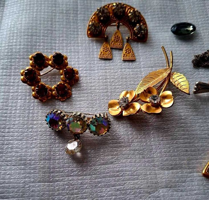 Винтаж Бижутерия СССР Брошки ,Кулоны ,Запонки ,Камни 12 штук Позолота