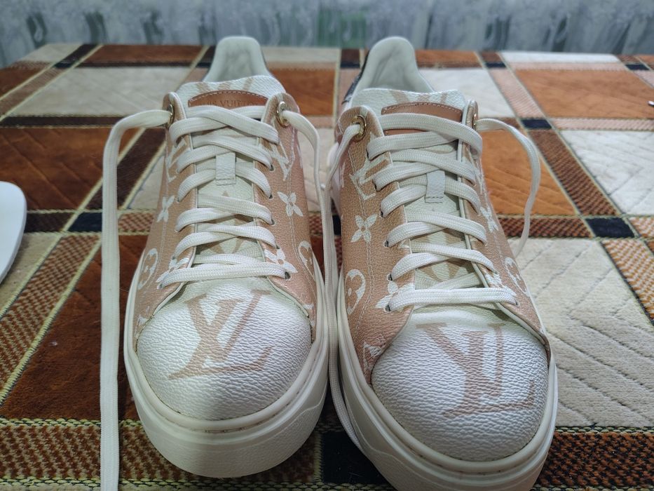 Жіночі кросівки Louis Vuitton 40 розмір