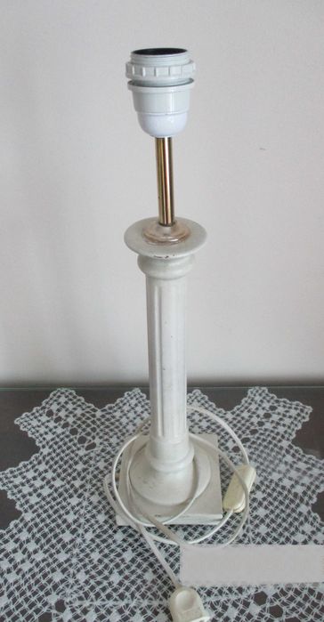 Pé de Candeeiro de Mesa em Louça