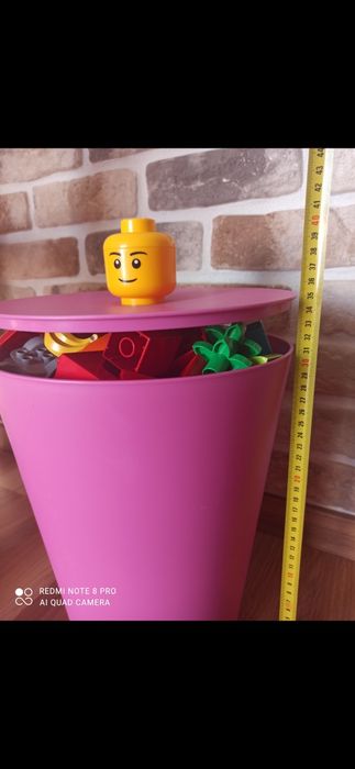 Klocki lego duplo w dużym różowym koszu lego