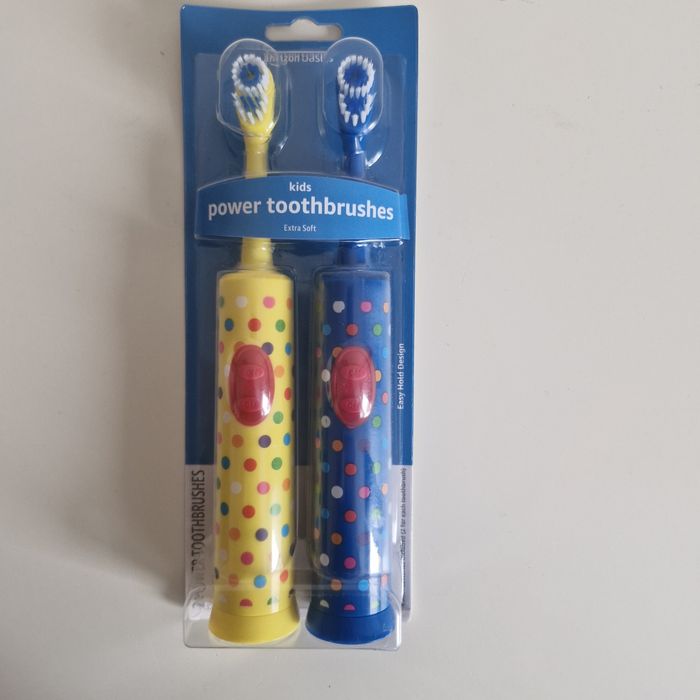 Набір дитячих електричних зубних щіток Amazon Basics на батарейках