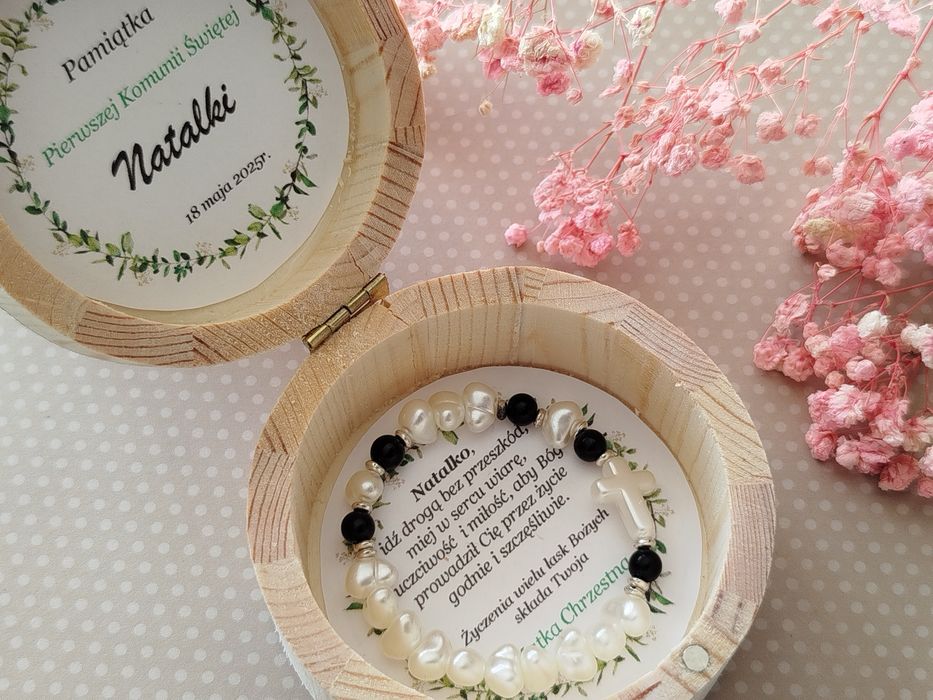 Bransoletka RÓŻANIEC w drewnianym personalizowanym pudełku Komunia