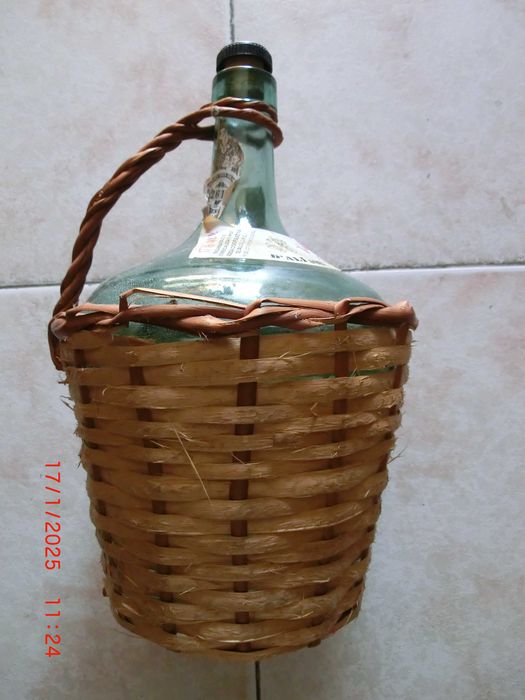 Garrafão de 2 litros em vidro, empalhado.428623530852372481