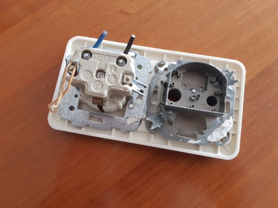 Tomada Dupla completa - Luz e TV