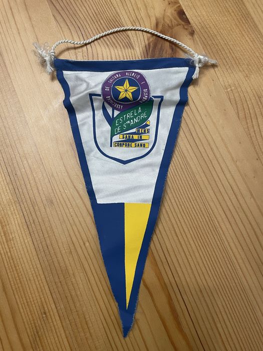 Galhardetes de varios clubes