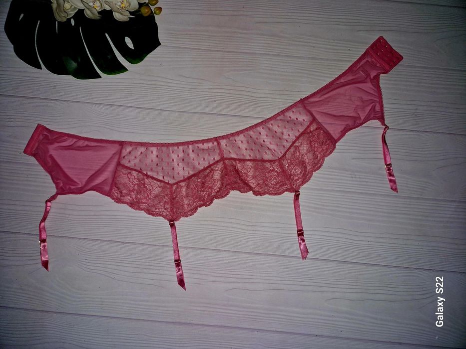 Рожевий мережевий пояс для панчох великий розм ір 22