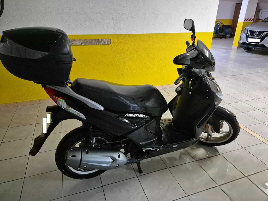 Kymco Agility 125 (2017) · 26mil km · Único dono + capacete e extras