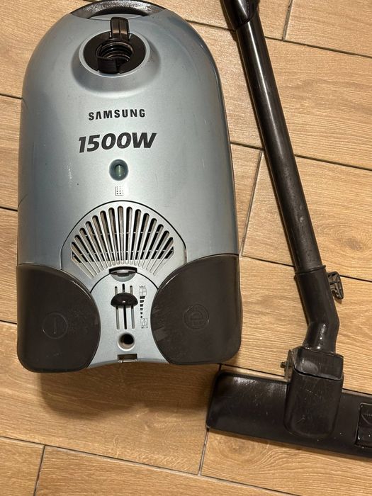 Пилосос SAMSUNG VC-6015V.