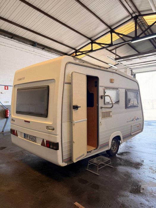 Caravana Fleurette Angélique – Equipada com WC e Cozinha