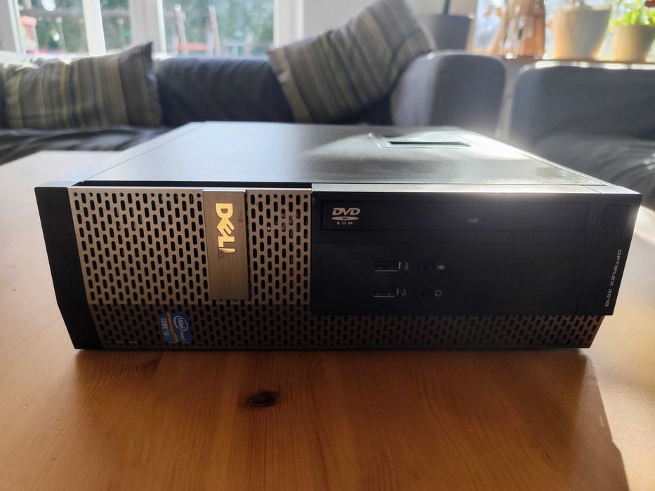 Sprzedam zestaw komputerowy (z monitorami) firmy Dell