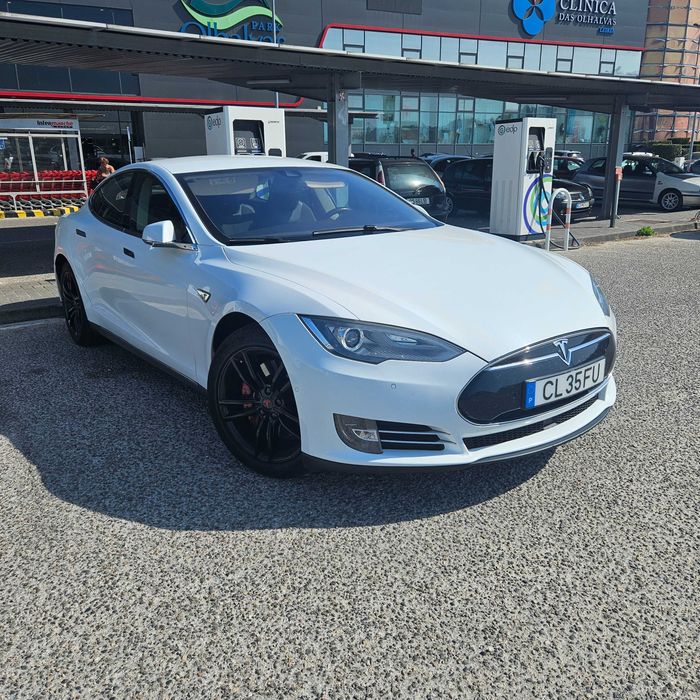 Vendo Tesla S 85 Impecável de tudo