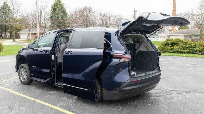 2023 Toyota Sienna LE 8-Passenger