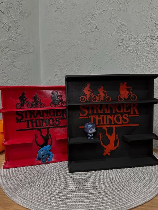 Поличка для фігурок з Stranger Things "Дивні Дива"