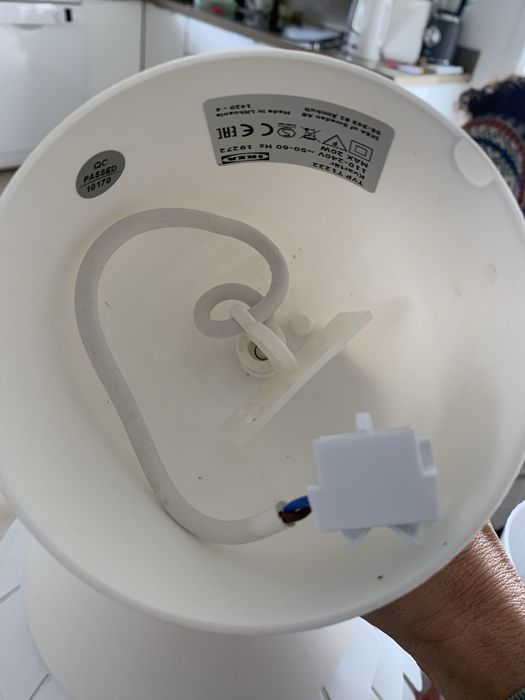 Candeeiro de cor branca para teto