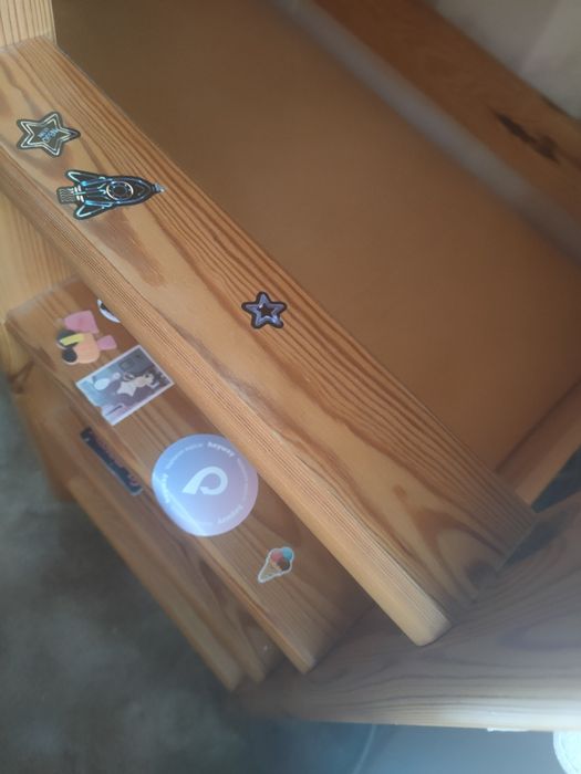 Drewniane piętrowe łóżko