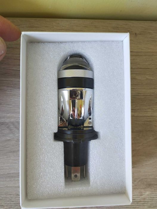 LED лампа на мотоцикл H4