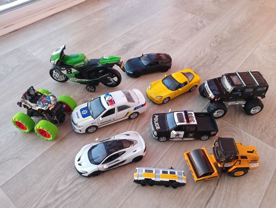 Машинки металопластикові типу Кінсмарт та інші(всі разом)